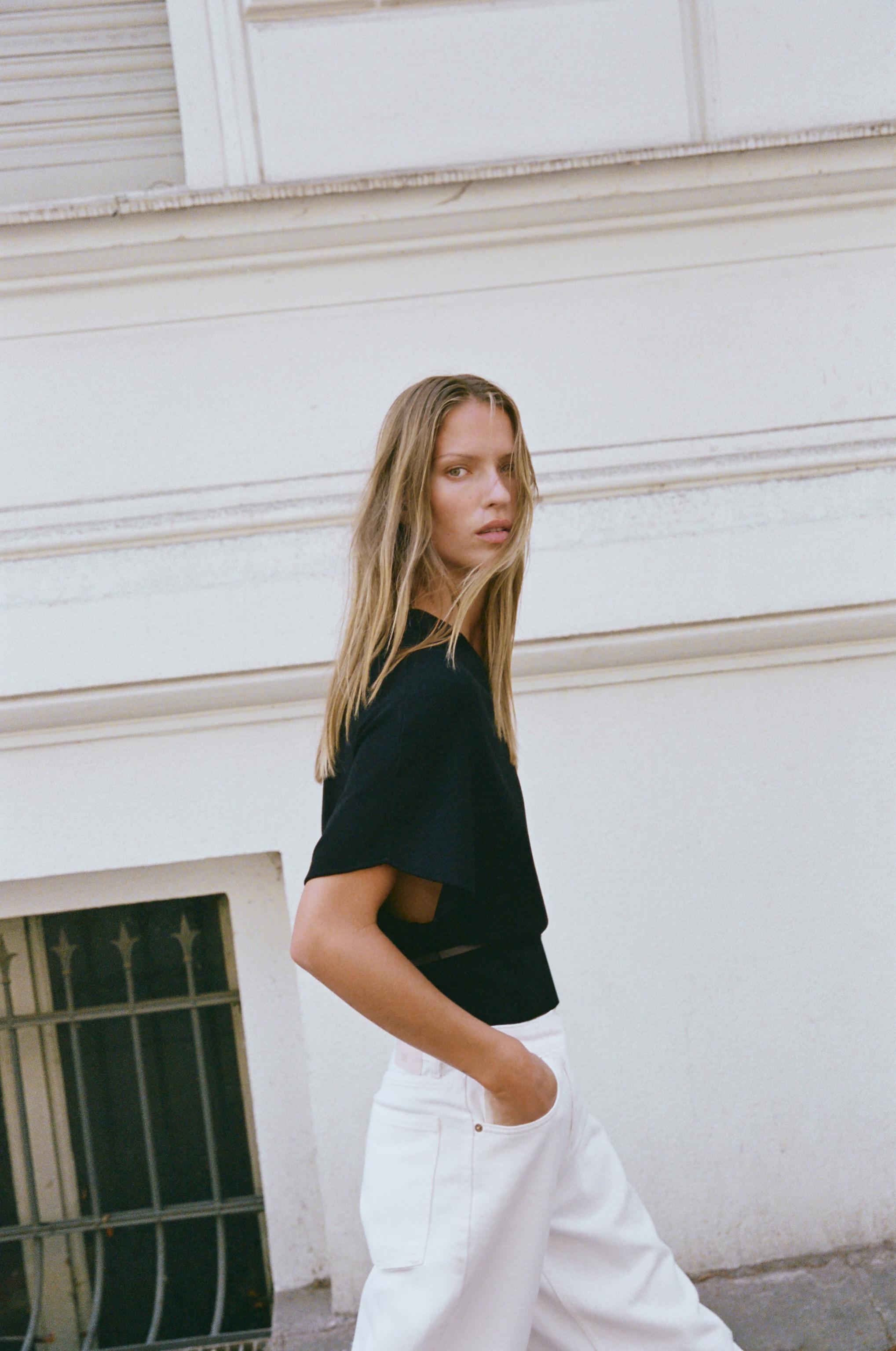 BELTED KNIT TOP